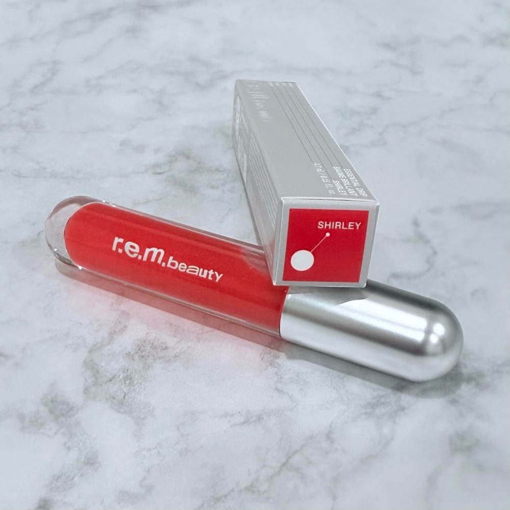 R.E.M. Beauty Essential Drip Glossy Balm Shade Shirley Full Size 0.15 Fl Oz NWT